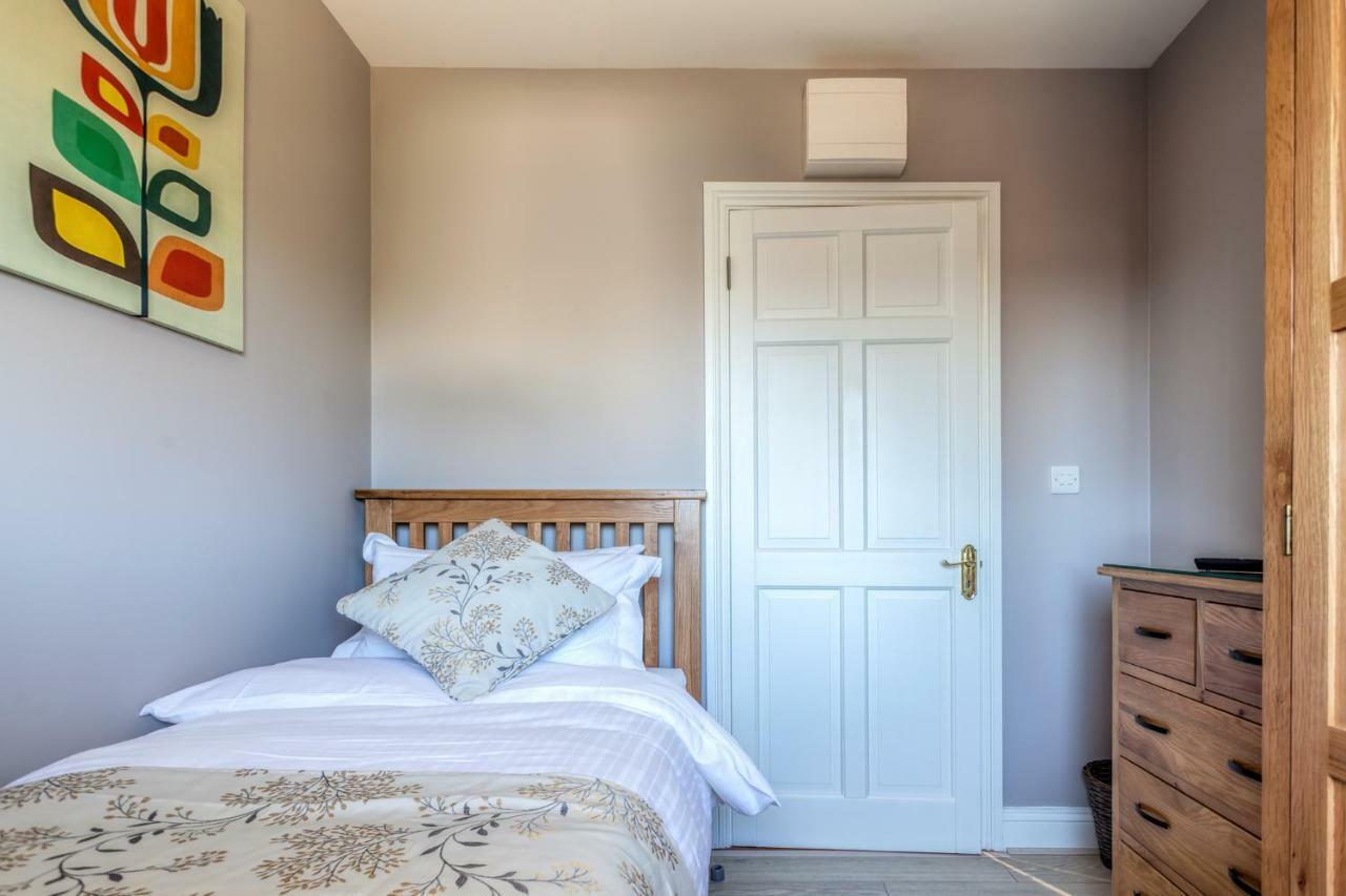 Tintawn House Hotel Sandyford Esterno foto