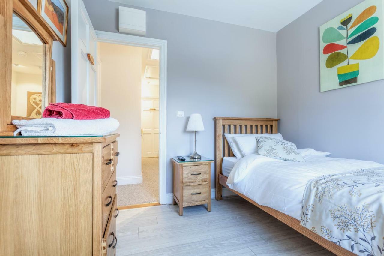 Tintawn House Hotel Sandyford Esterno foto